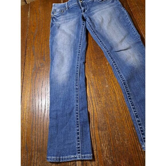 Size 5/6 Short Maurices Distressed Denim Blue Jeans with Pockets and Belt Loops - Picture 3 of 8